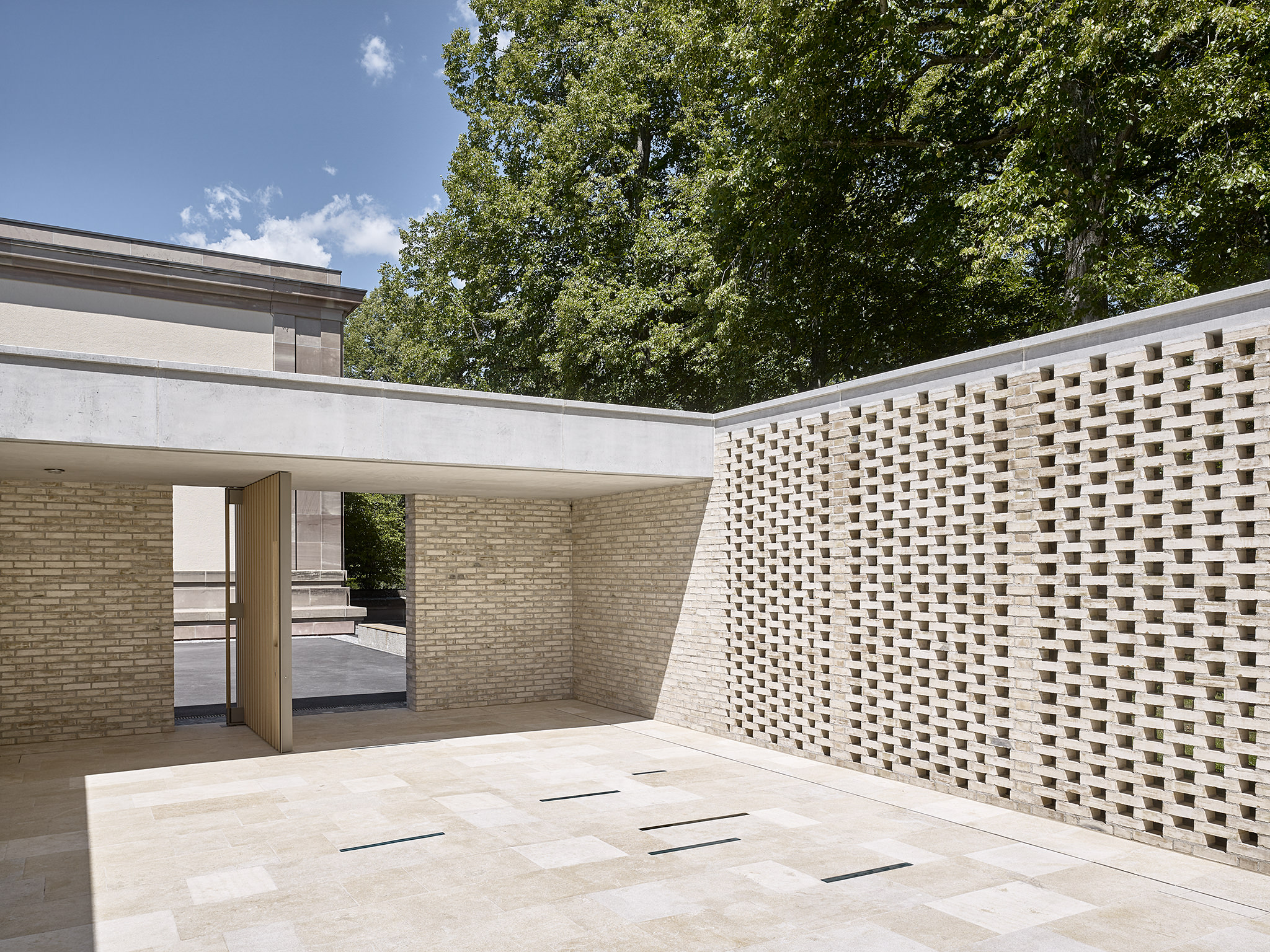 E17642 Alpa 066774 SCREEN 170828